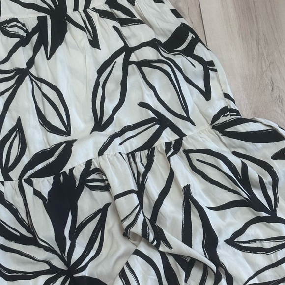 Black and White One Shoulder Maxi Sundress - Picture 4 of 4